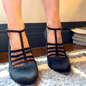 Lanvin sz 40 black satin strappy heels